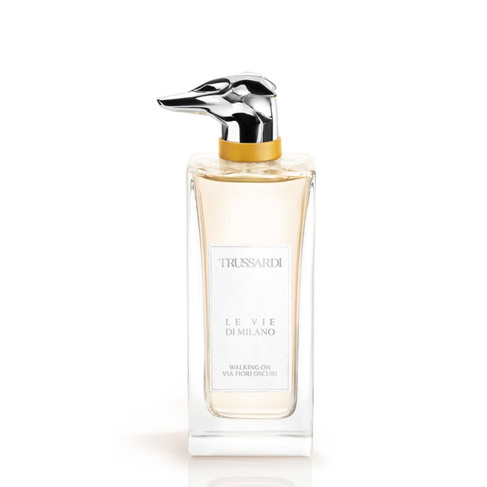TRUSSARDI LE VIE DI MILANO WALKING ON VIA FIORI OSCURI